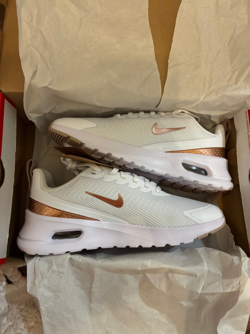 New Women’s Nike Air Max Nuaxis Shoes. White Bronze. Size 7.5 - Picture 3 of 8